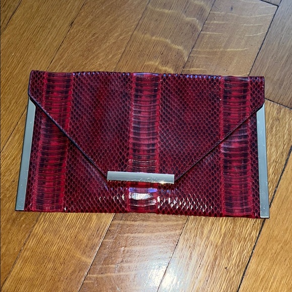Akira Red Clutch - Picture 1 of 5